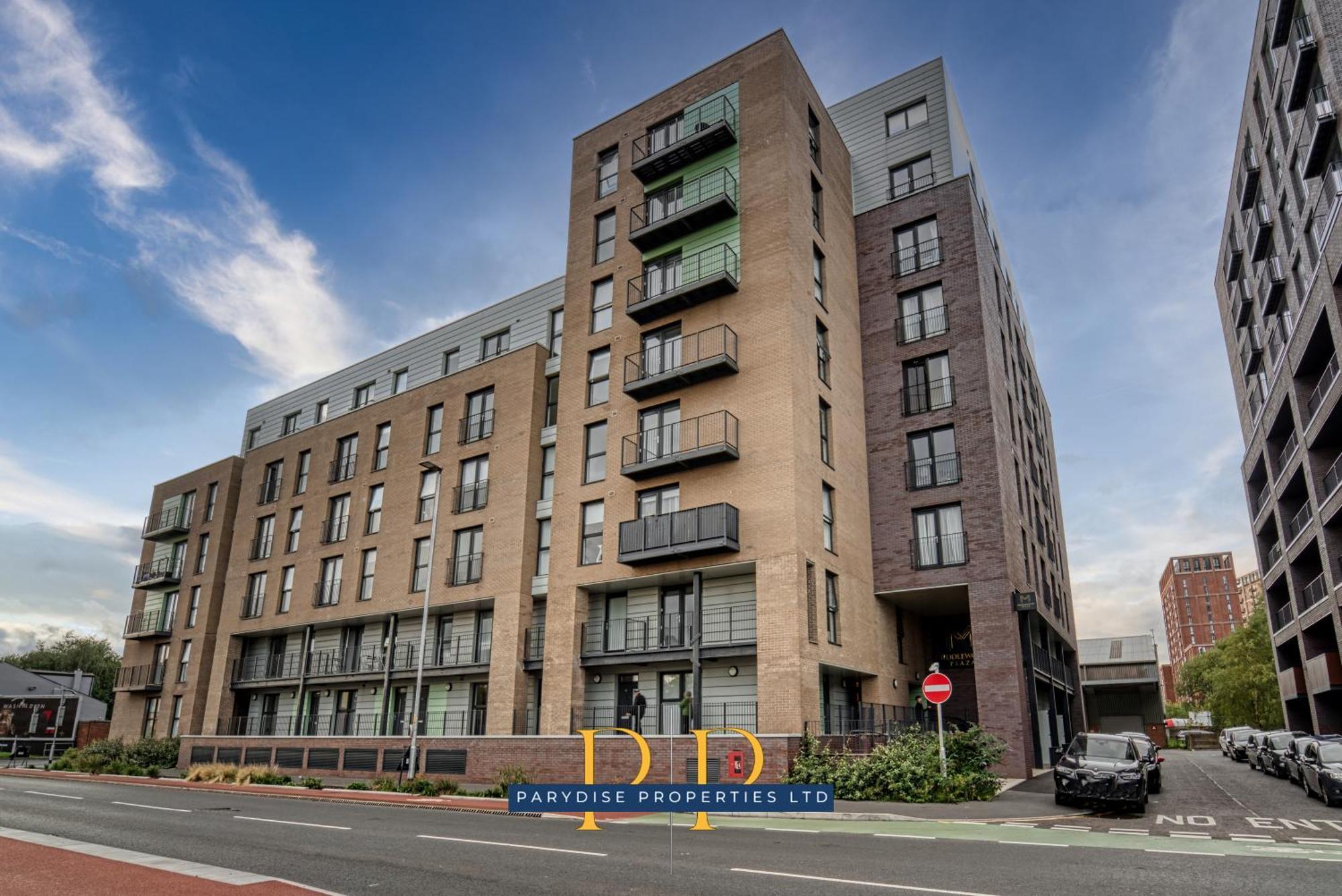 Middlewood Plaza Suite: Central Salford Stay by Parydise Properties Manchester Exterior photo